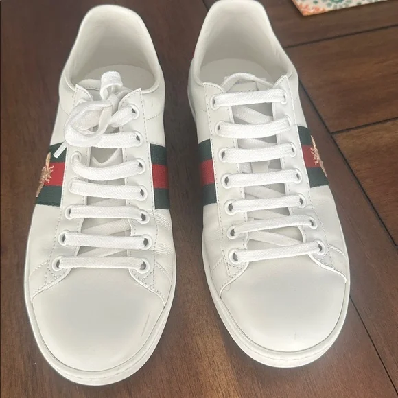 GUCCI Ace Bee Embroidered White
Leather Sneakers - Picture 13 of 16
